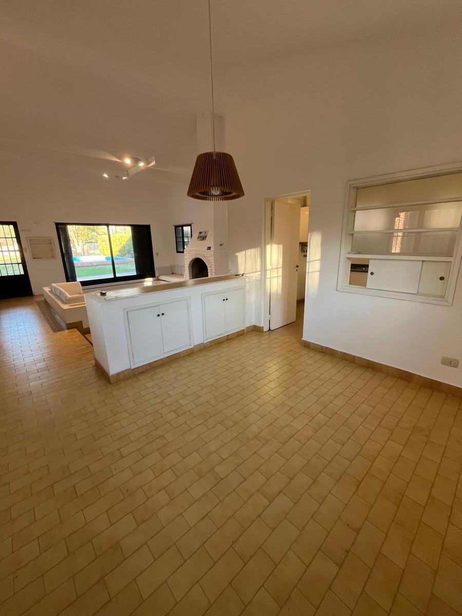 Chalet en barrio  Los Troncos de Funes
