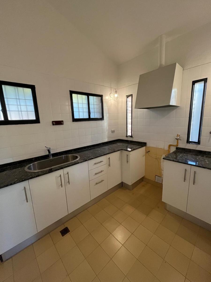 Chalet en barrio  Los Troncos de Funes