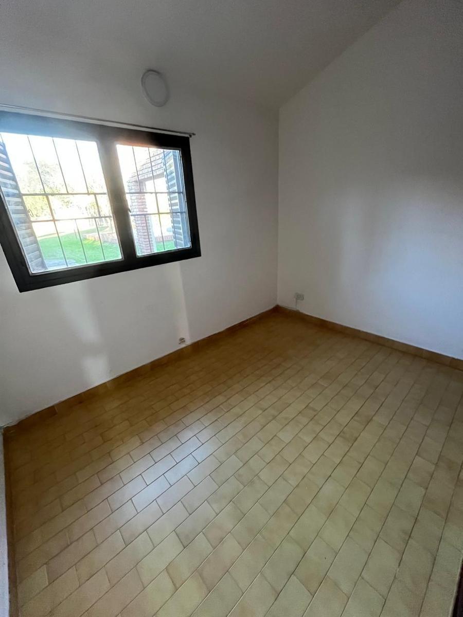 Chalet en barrio  Los Troncos de Funes