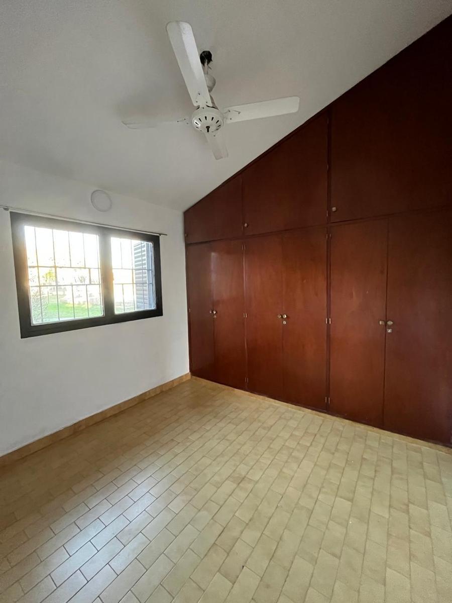 Chalet en barrio  Los Troncos de Funes