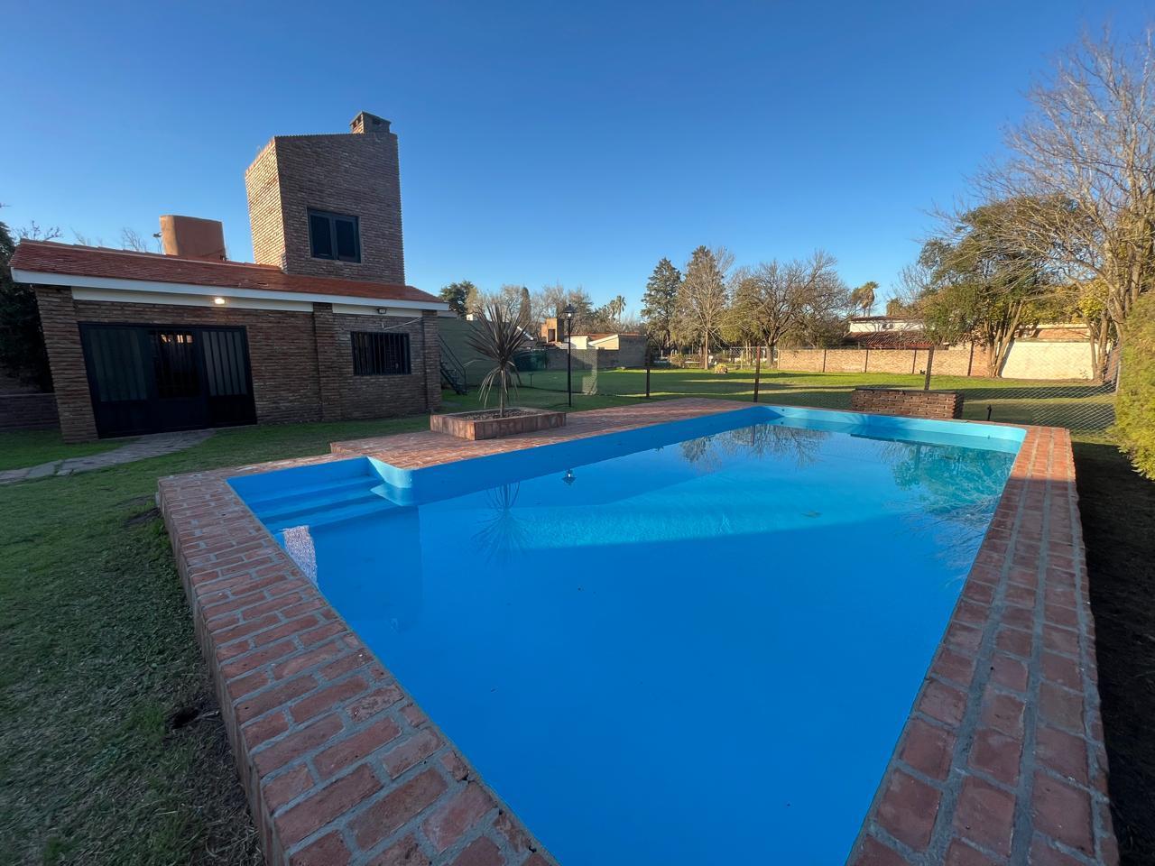 Chalet en barrio  Los Troncos de Funes