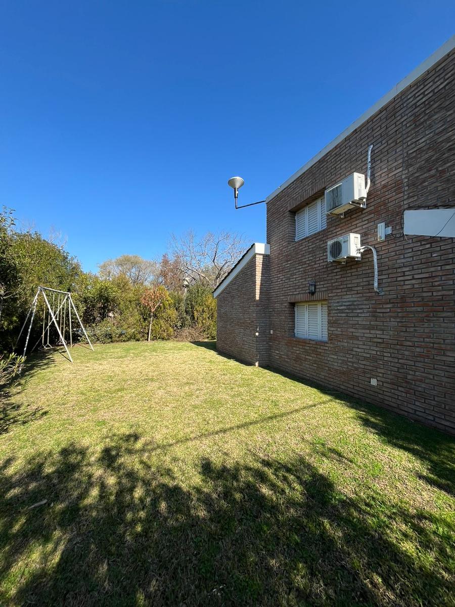 Chalet en barrio Los Troncos