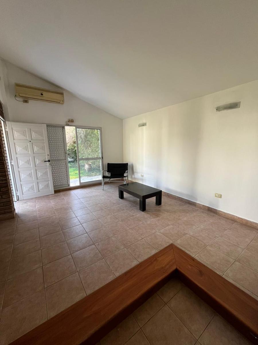 Chalet en barrio Los Troncos