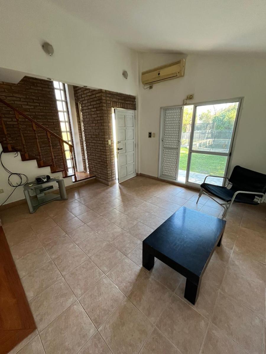 Chalet en barrio Los Troncos