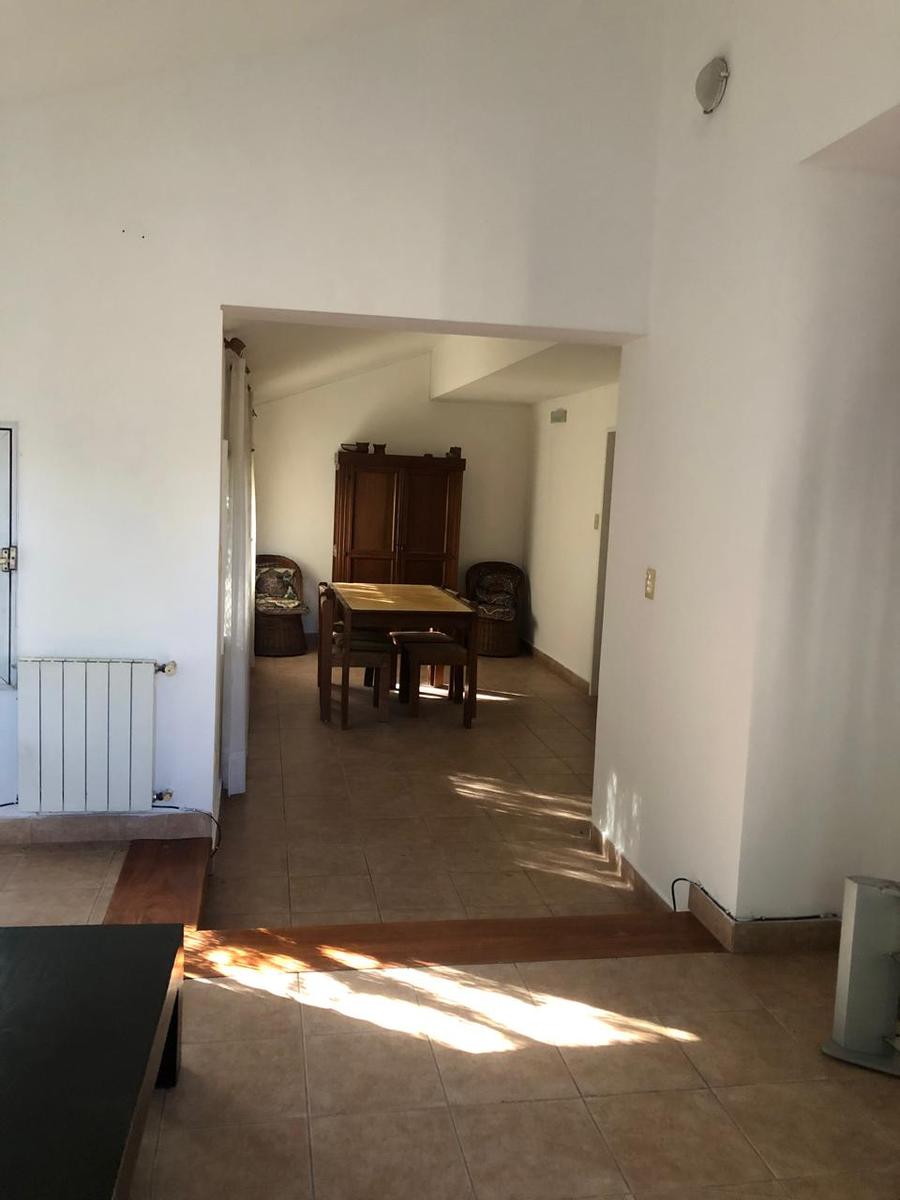 Chalet en barrio Los Troncos