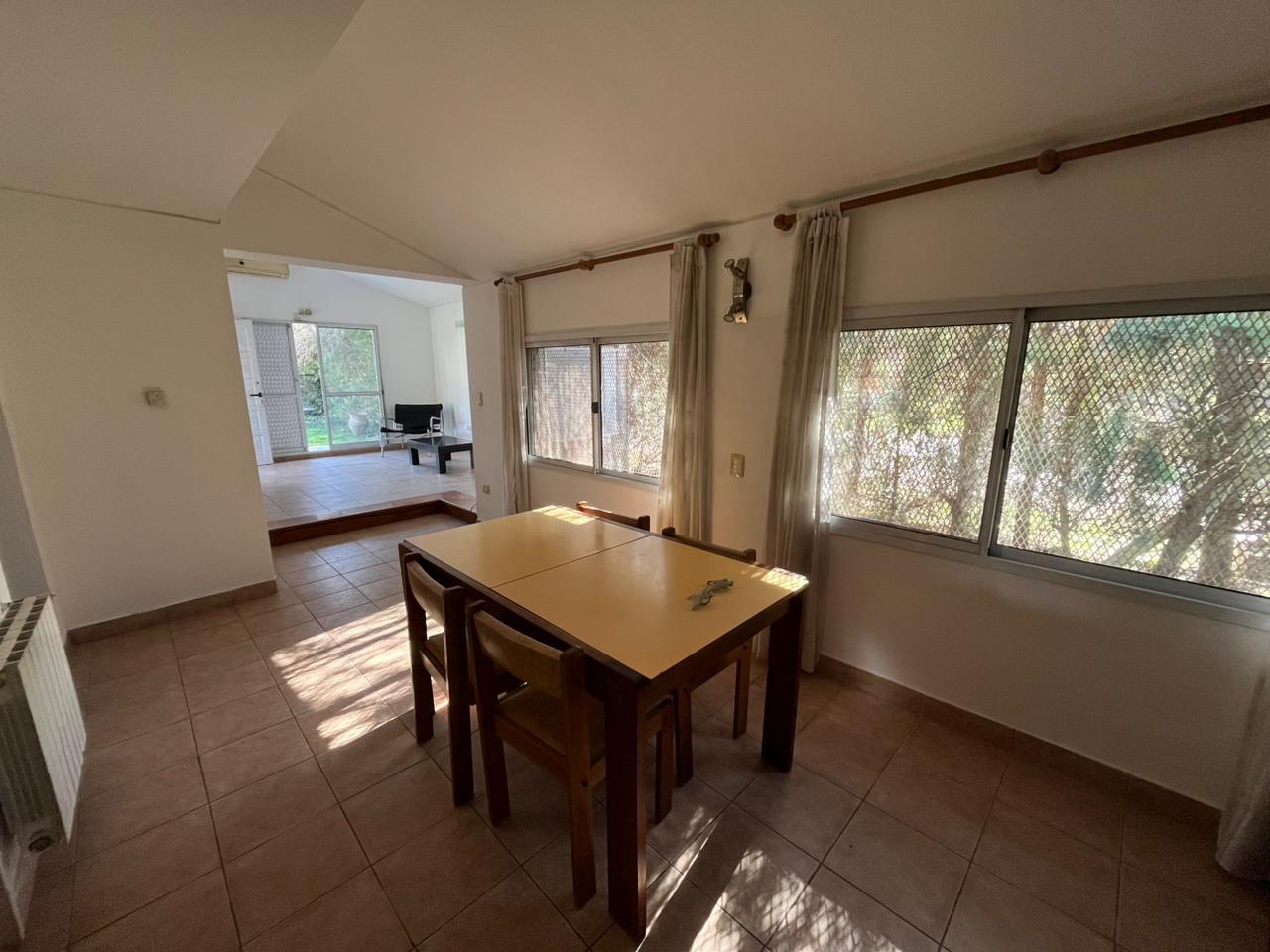 Chalet en barrio Los Troncos