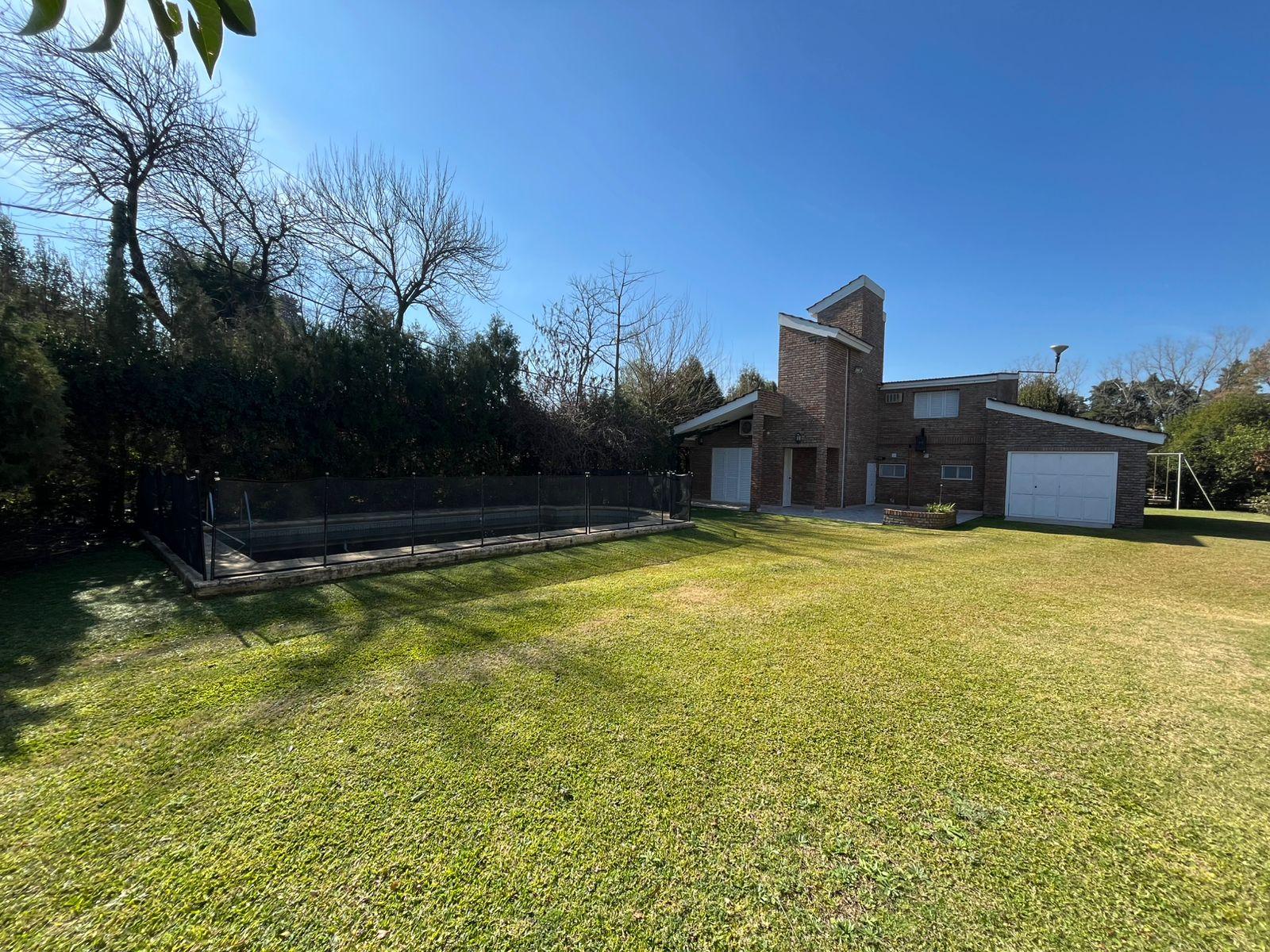 Chalet en barrio Los Troncos