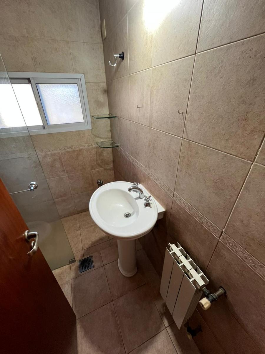 Chalet en barrio Los Troncos