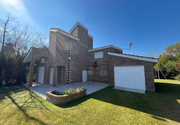 Chalet en barrio Los Troncos