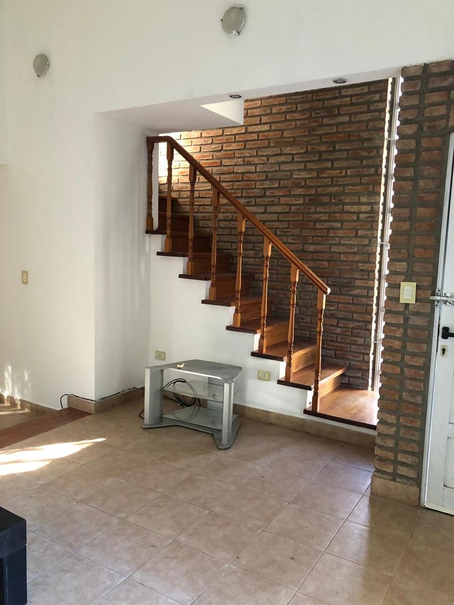 Chalet en barrio Los Troncos