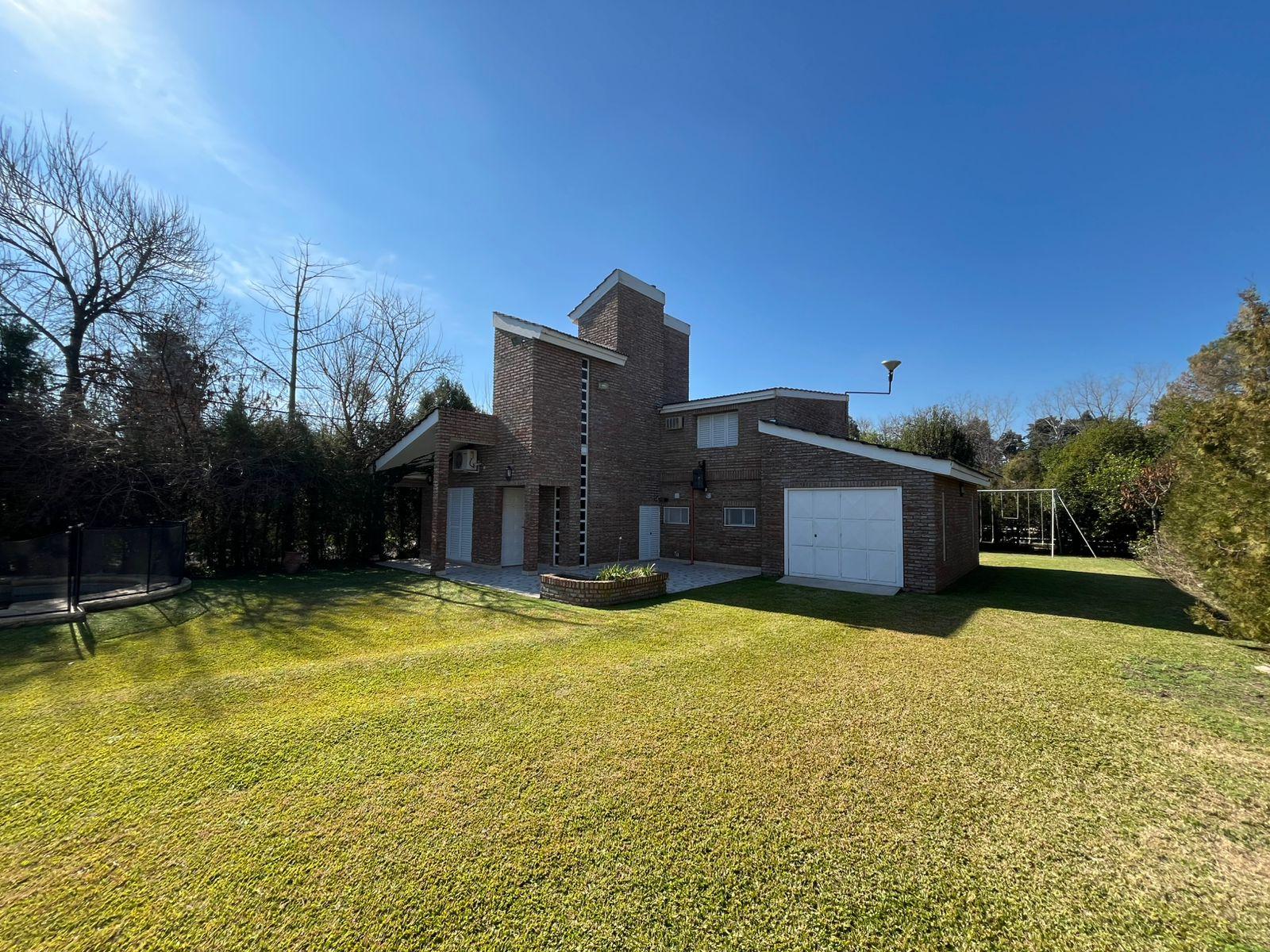 Chalet en barrio Los Troncos