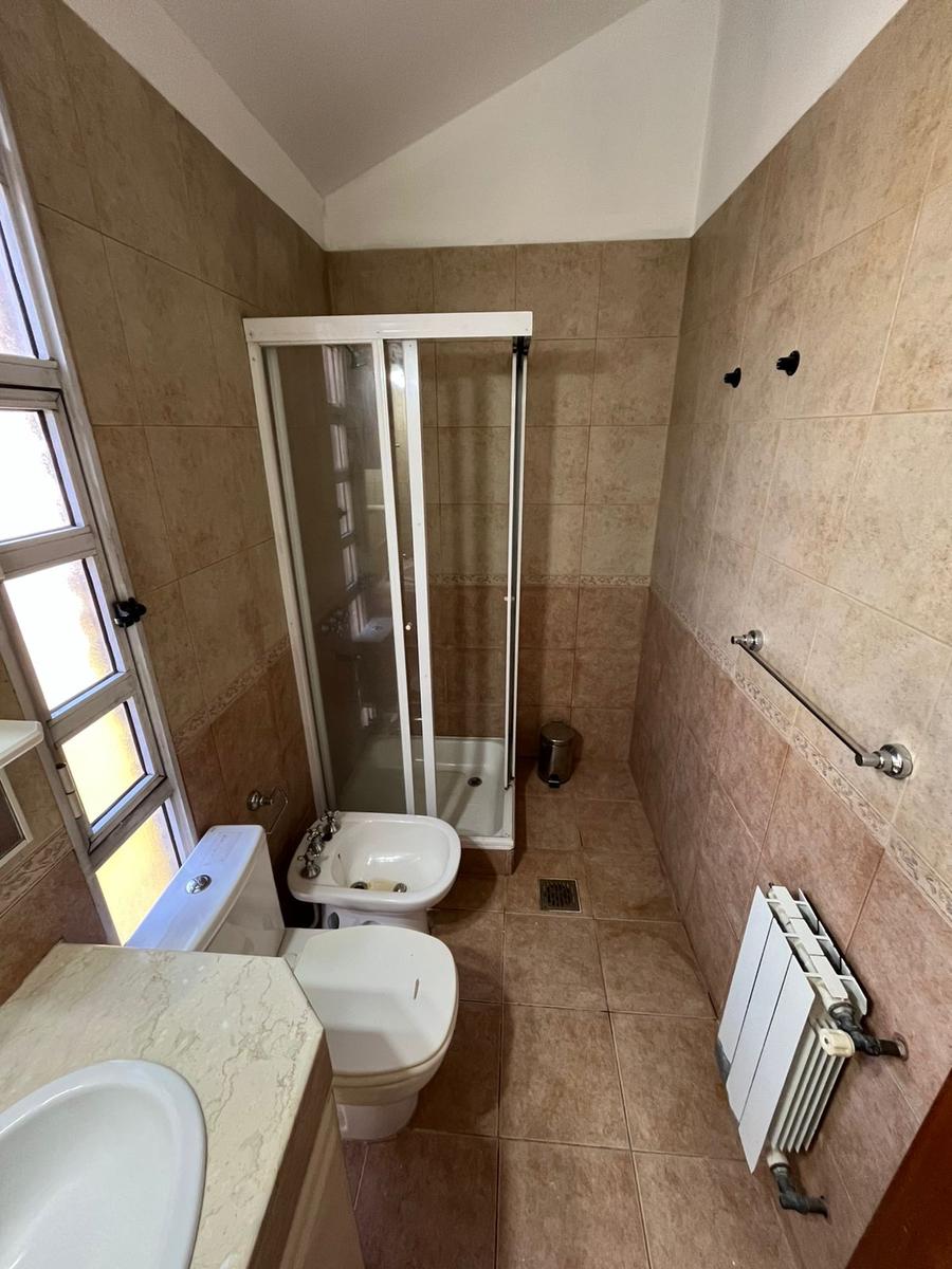 Chalet en barrio Los Troncos