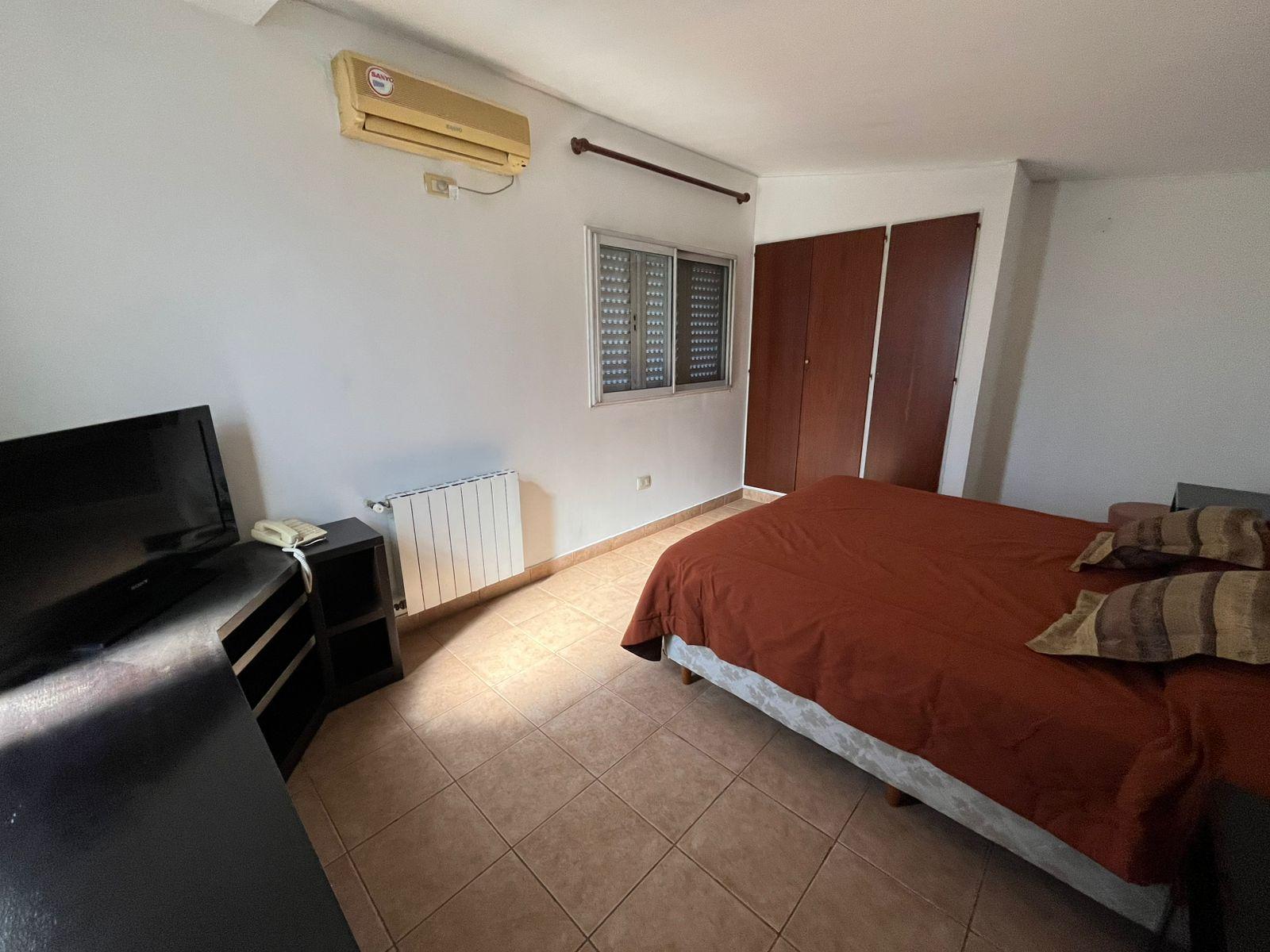Chalet en barrio Los Troncos