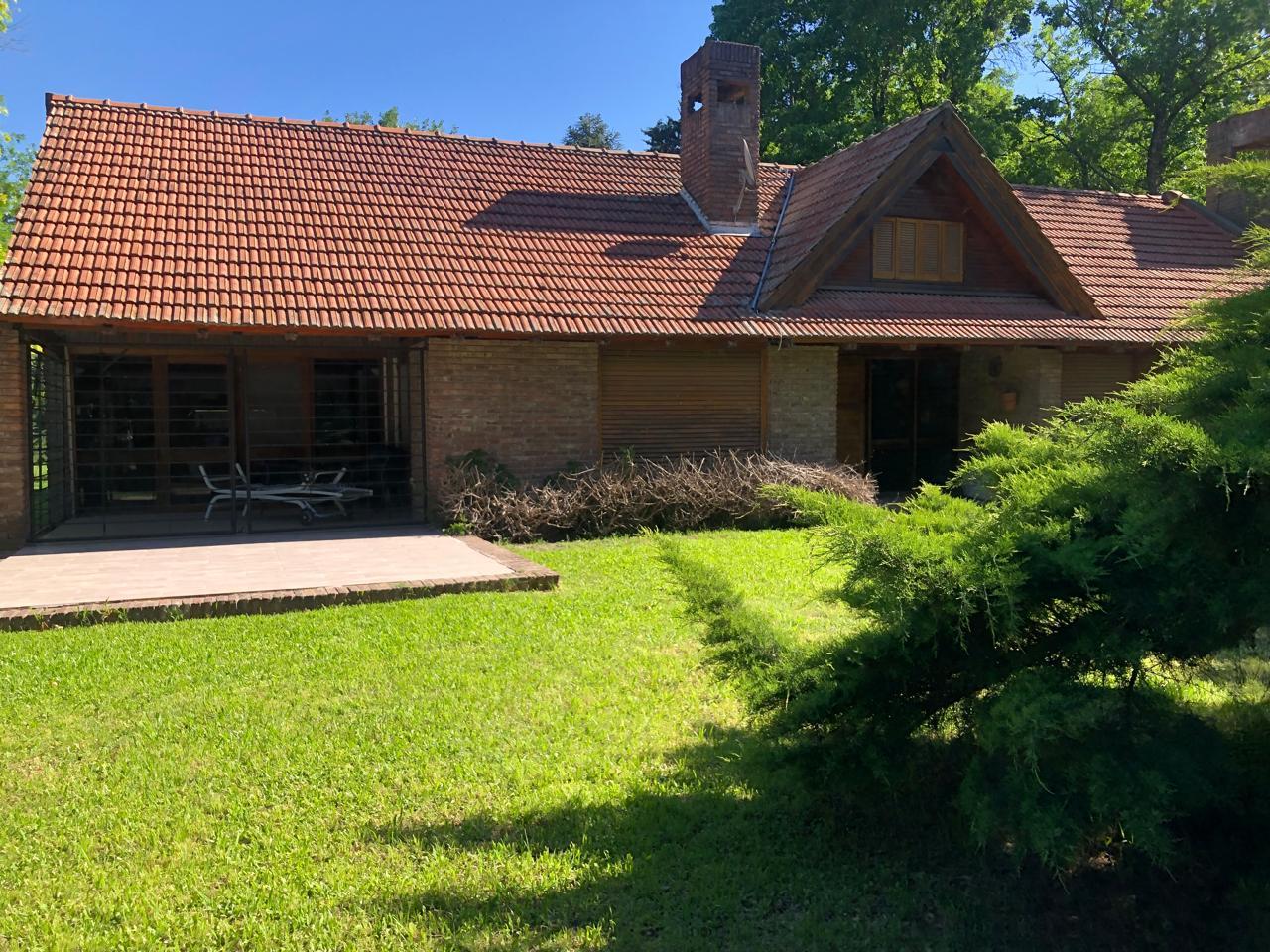 Chalet en Cotos de la Alameda – Uspallata  al 200 – Roldan