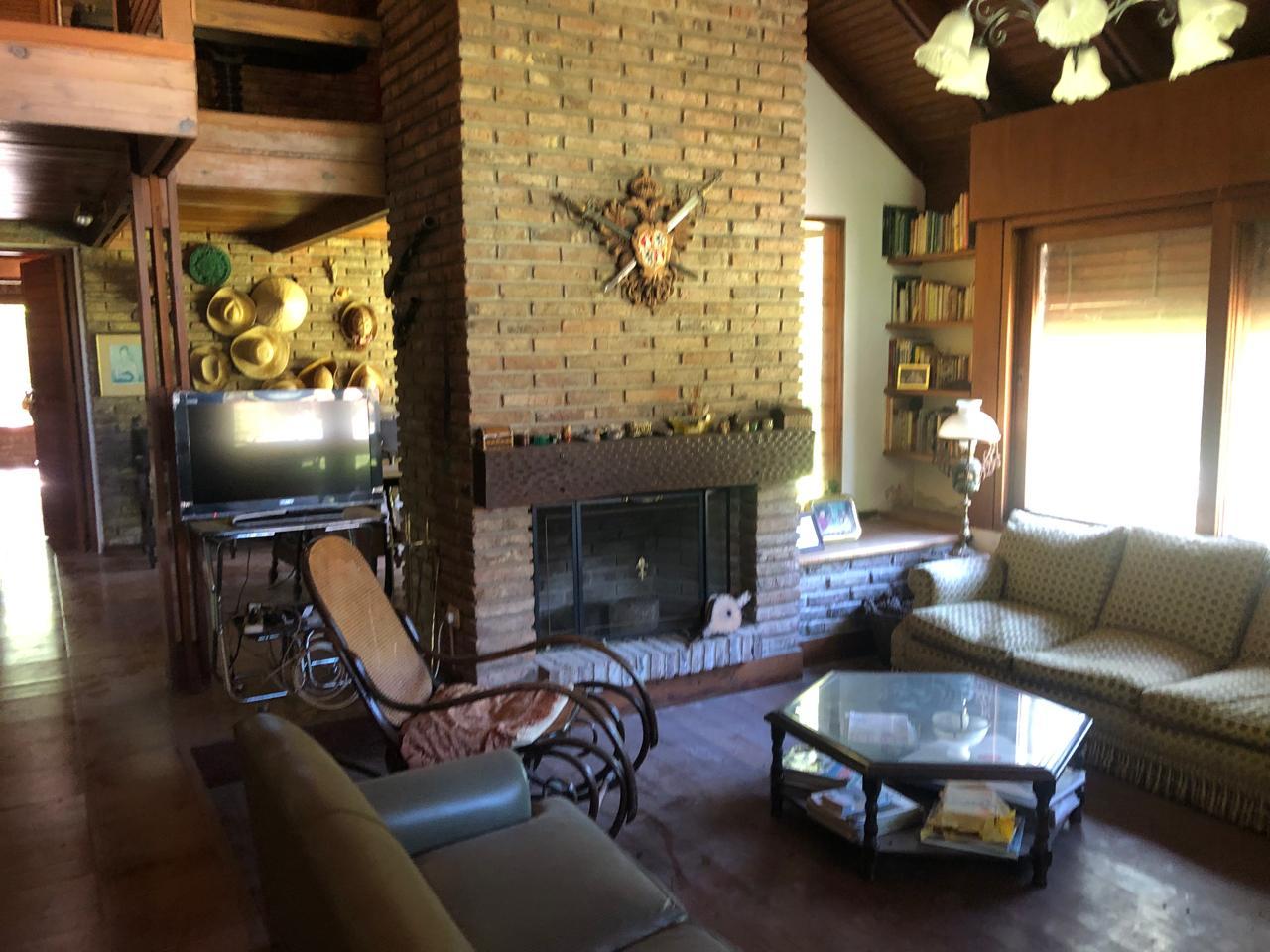 Chalet en Cotos de la Alameda – Uspallata  al 200 – Roldan
