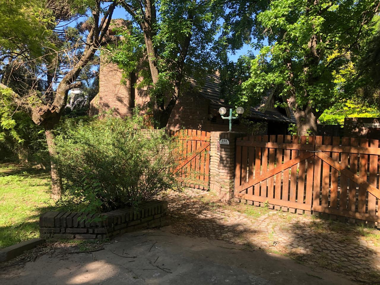 Chalet en Cotos de la Alameda – Uspallata  al 200 – Roldan