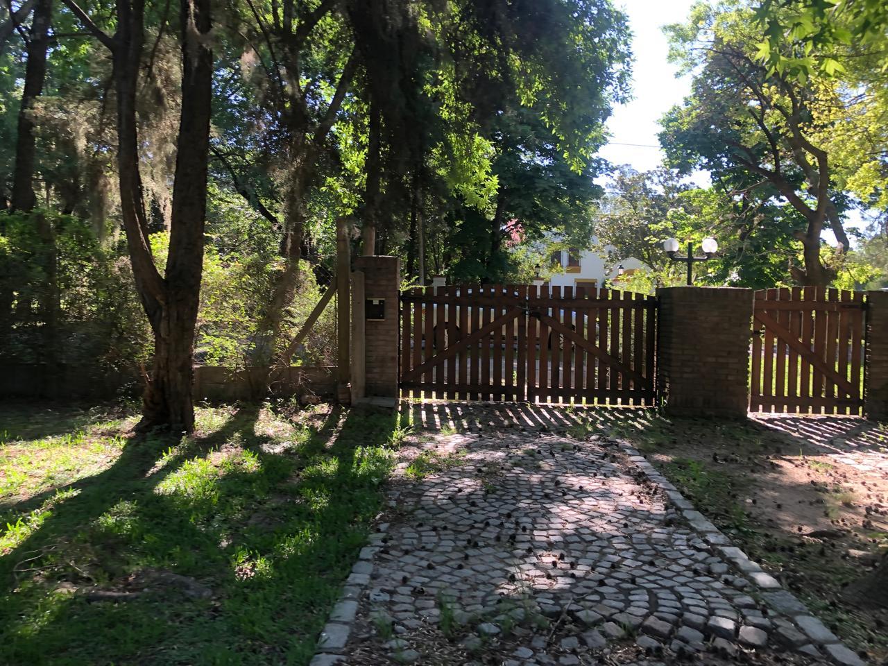 Chalet en Cotos de la Alameda – Uspallata  al 200 – Roldan