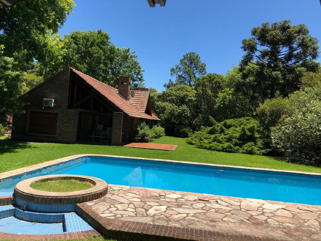 Chalet en Cotos de la Alameda – Uspallata  al 200 – Roldan