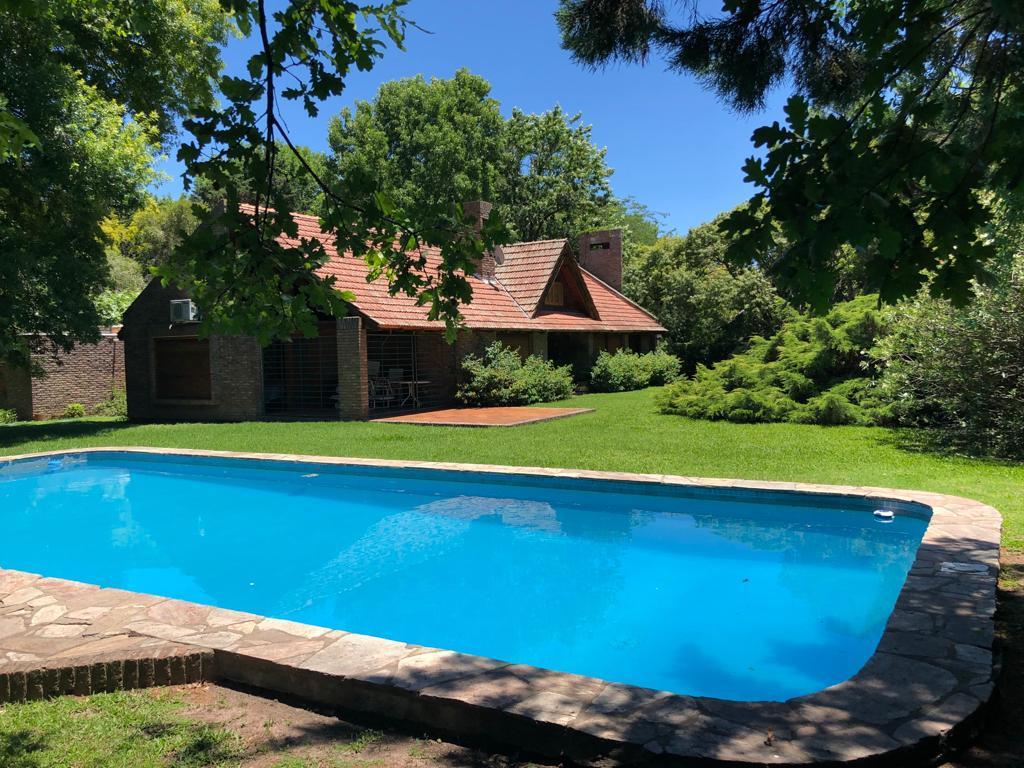 Chalet en Cotos de la Alameda – Uspallata  al 200 – Roldan