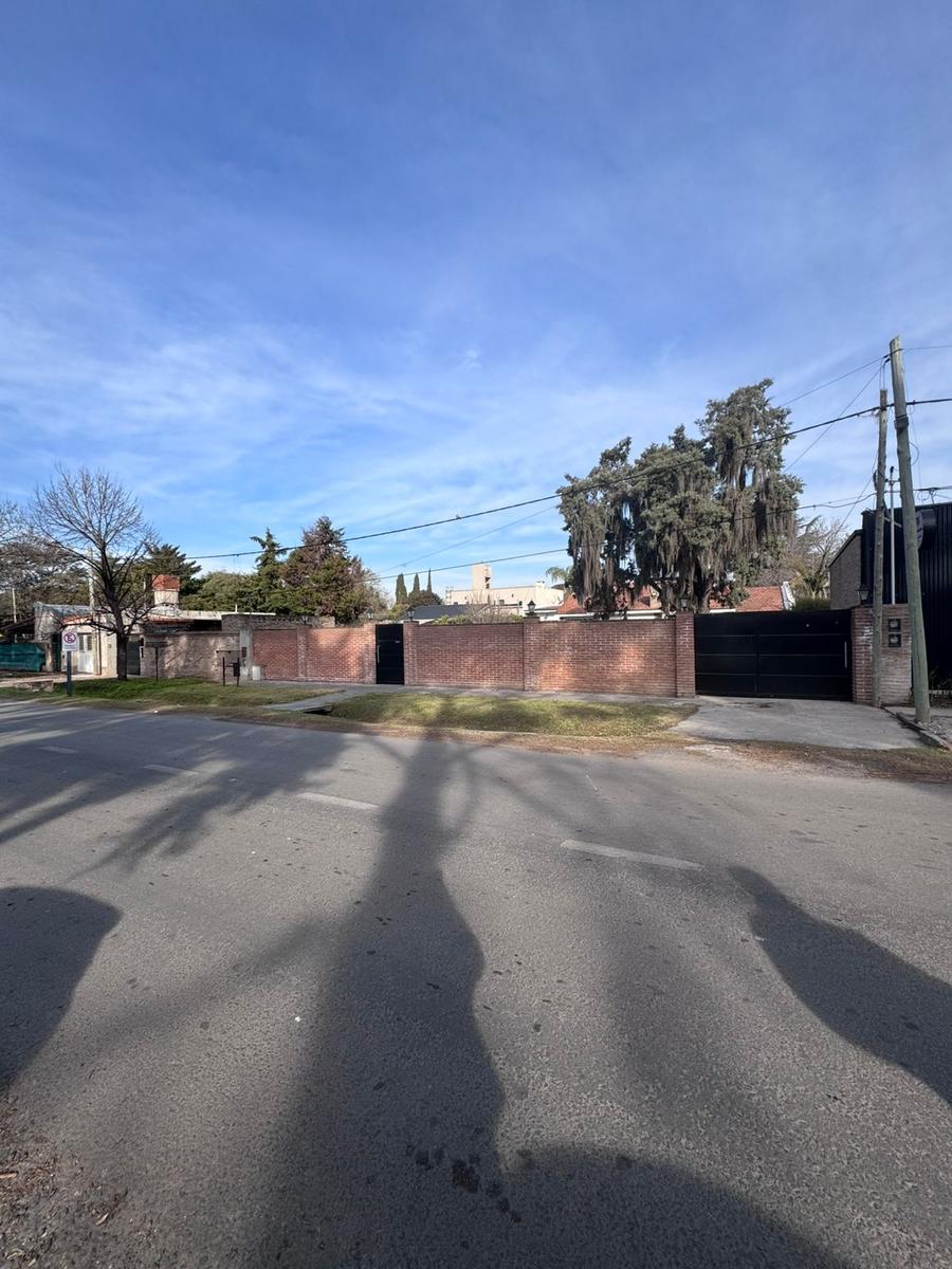 Propiedad ideal uso comercial/habitacional en calle Houssay al 1600 – Funes.