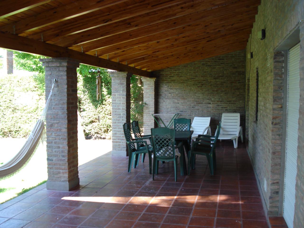 Chalet en venta, José Ingenieros al 2900 – Funes.