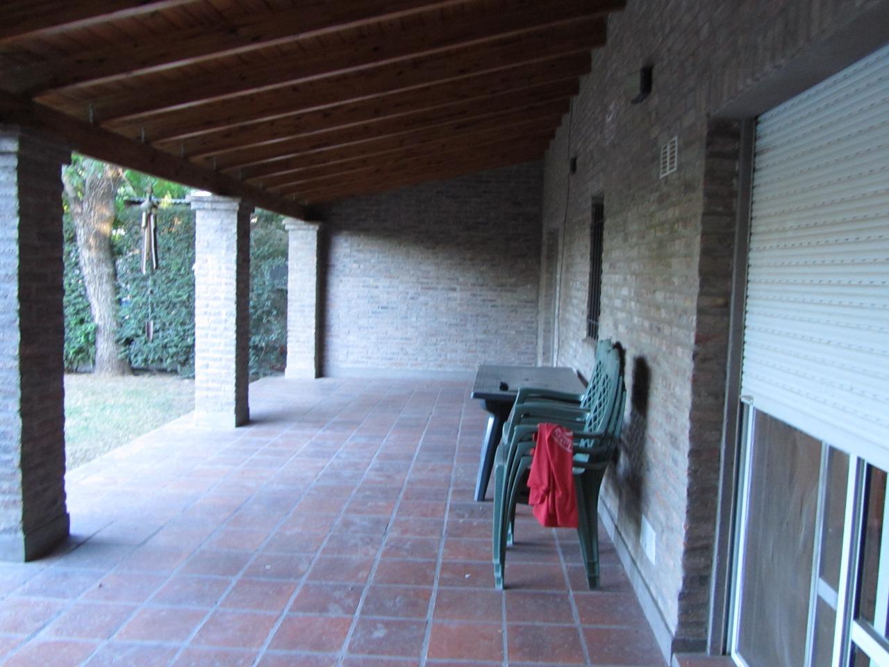 Chalet en venta, José Ingenieros al 2900 – Funes.