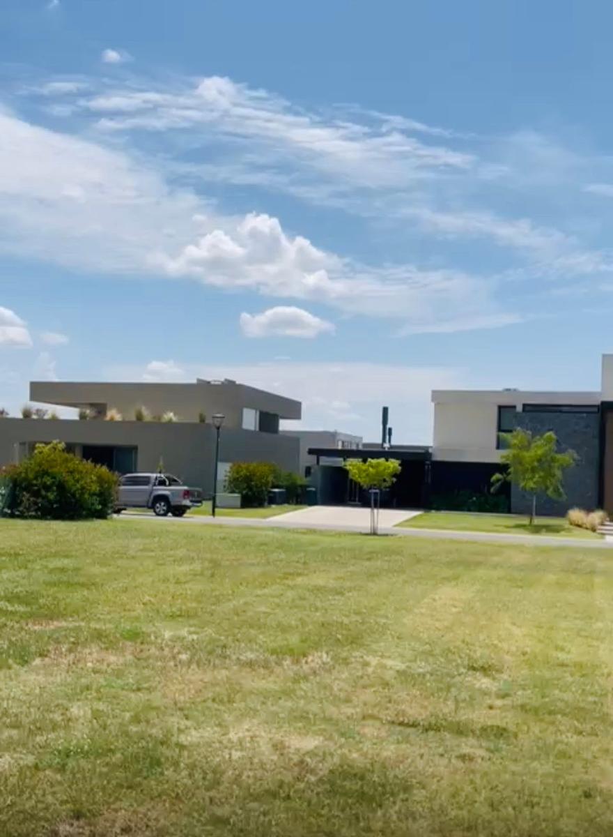 Terreno en barrio privado Vida, U 117 Arturo Illia  al 300