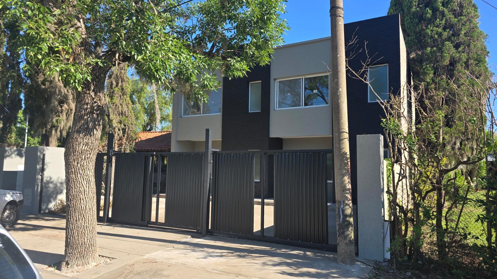 Casa espejo de primera calidad – Pedro A. Ríos al 2000