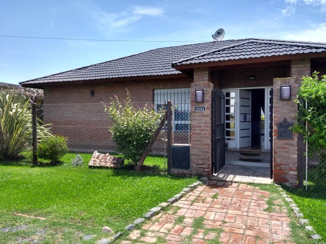 Chalet en Punta Chacra La Yerra al 2200 Roldan