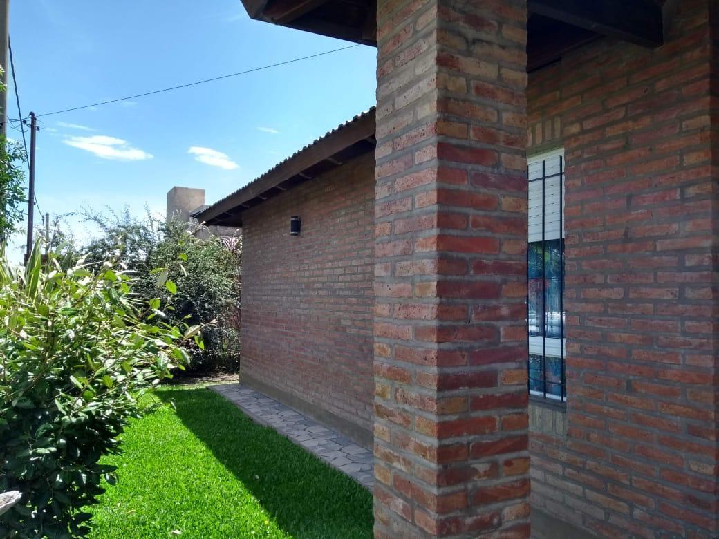 Chalet en Punta Chacra La Yerra al 2200 Roldan