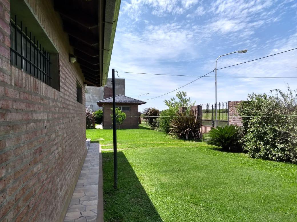 Chalet en Punta Chacra La Yerra al 2200 Roldan